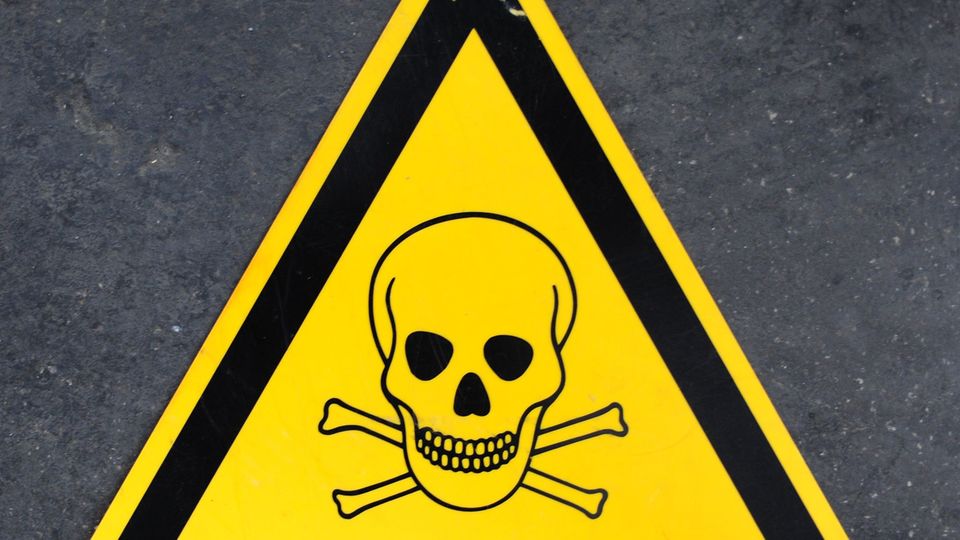 Quecksilber auf der Straße Molochsberg in Cheine